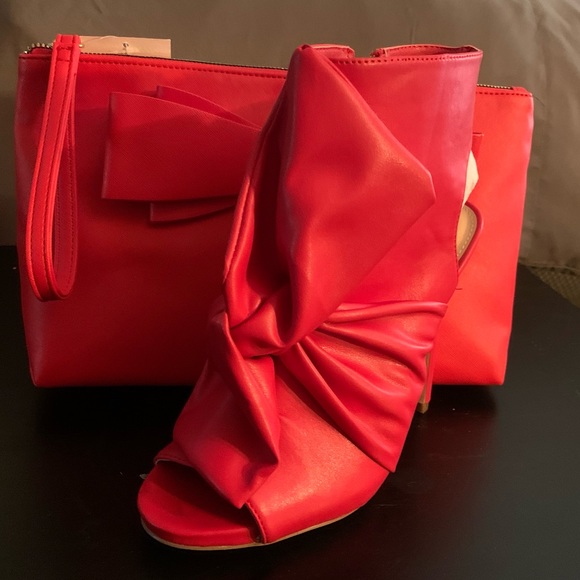 NIB Women’s Size 8.5 Red Heels & Red BJ Bag - Picture 4 of 6